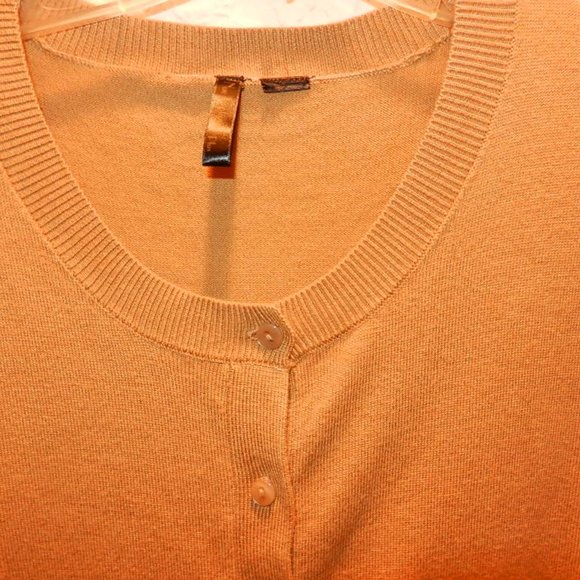 Nu Option button front , 3/4 sleeve taupe/gold sweater - Picture 2 of 4
